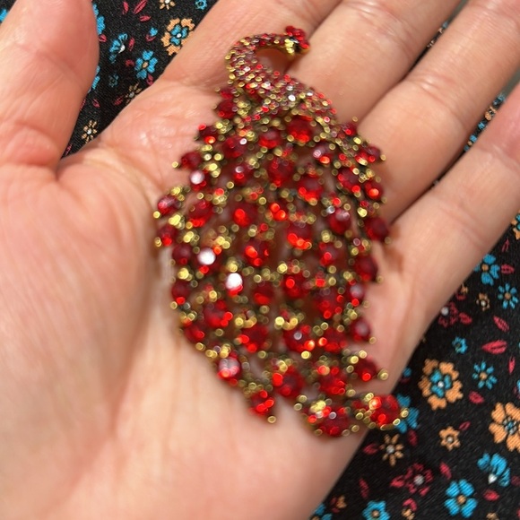 Elegant Red Peacock Brooch - Picture 4 of 6